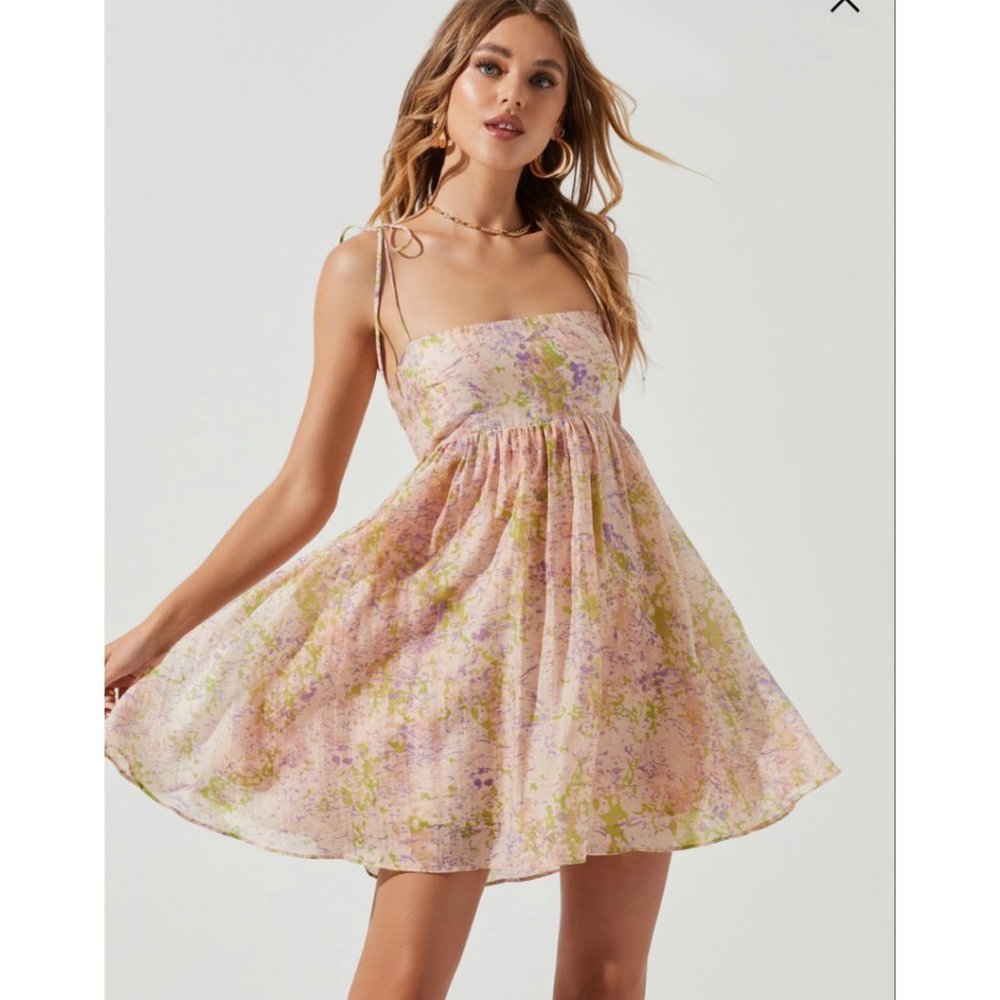 ASTR • Medium • SERENITY PASTEL FLORAL SQUARE NECK TIE SHOULDER MINI DRESS
